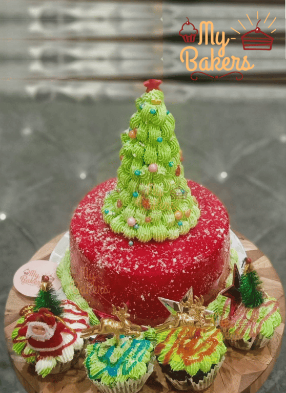 Christmas Tree Cake with 4 Cup Cakes